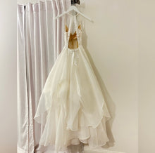 Load image into Gallery viewer, Christina Wu &#39;19310&#39; wedding dress size-04 PREOWNED
