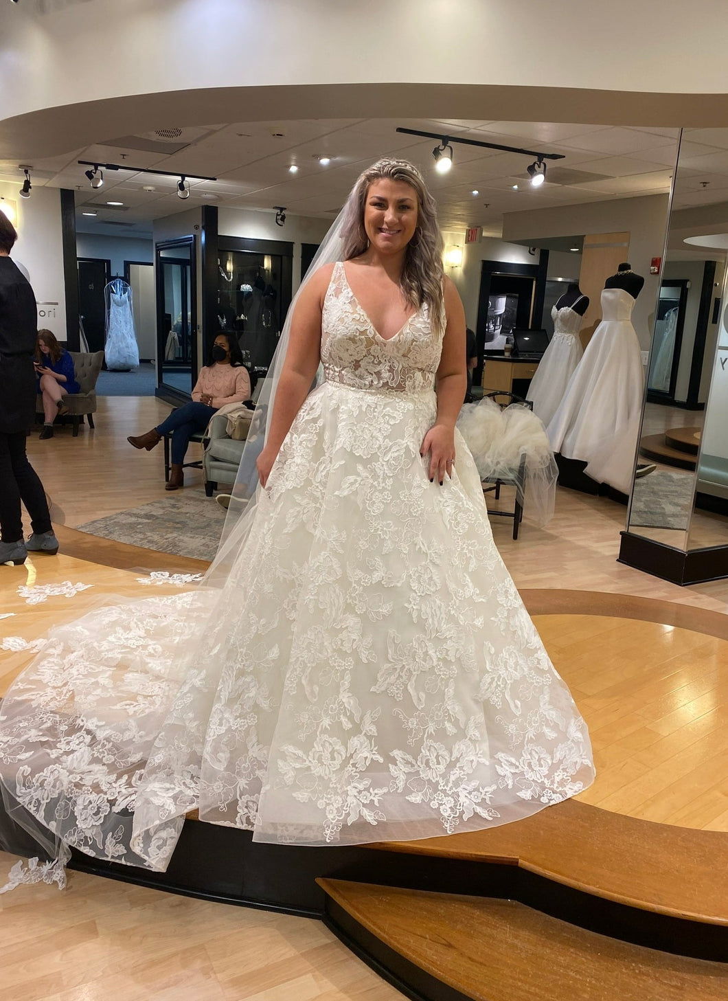 Lazaro 'GENEVA' wedding dress size-16 NEW