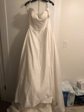 Load image into Gallery viewer, David&#39;s Bridal &#39;WG3979&#39; wedding dress size-06 NEW
