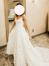 Load image into Gallery viewer, Truvelle &#39;Annie&#39; wedding dress size-02 PREOWNED
