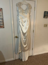 Load image into Gallery viewer, David&#39;s Bridal &#39;10020480&#39; wedding dress size-10 NEW
