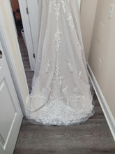 Load image into Gallery viewer, Amanda&#39;s  &#39;974 / LAL&#39; wedding dress size-20W NEW
