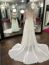 Load image into Gallery viewer, Essense of Australia &#39;D2971&#39; wedding dress size-08 NEW
