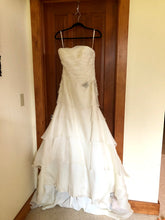 Load image into Gallery viewer, Judd Waddell &#39;Marina&#39; wedding dress size-08 PREOWNED
