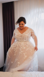 David's Bridal 'IVYCSHMR' wedding dress size-20 PREOWNED