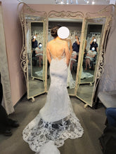 Load image into Gallery viewer, Blue by Enzoani &#39;Omari&#39; wedding dress size-08 PREOWNED
