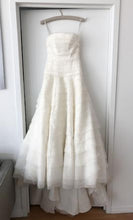 Load image into Gallery viewer, Vera Wang White &#39;A line Drop Waist&#39; size 10 new wedding dress front view on hanger

