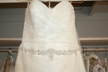 Load image into Gallery viewer, Enzoani &#39;Danika&#39; - Enzoani - Nearly Newlywed Bridal Boutique - 3
