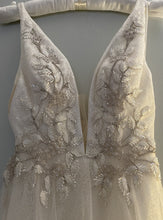 Load image into Gallery viewer, Lazaro &#39;Alma (3902)&#39; wedding dress size-08 NEW
