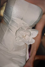 Load image into Gallery viewer, Adele Weschler &#39;unknown&#39; wedding dress size-08 PREOWNED
