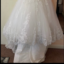 Load image into Gallery viewer, Maggie Sottero &#39;Marianne &#39; wedding dress size-08 PREOWNED

