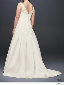David's Bridal 'Illusion Lace' size 16 new wedding dress back view on model