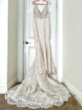 Load image into Gallery viewer, Badgley Mischka &#39;Cindy&#39; wedding dress size-04 SAMPLE
