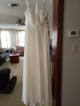 Load image into Gallery viewer, Stella York &#39;6530DMZP&#39; size 16 new wedding dress front view on hanger
