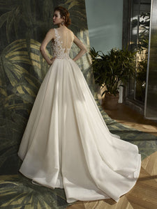 Enzoani 'Krystal' size 6 new wedding dress back view on model