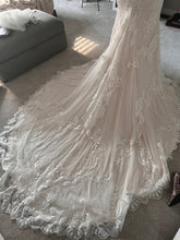 Load image into Gallery viewer, Mon Cherie &#39;Stella&#39; wedding dress size-10 PREOWNED
