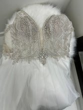 Load image into Gallery viewer, Kitty Chen &#39;H1932&#39; wedding dress size-08 NEW
