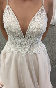 David’s Bridal 'Ivory Rose Beaded' size 2 used wedding dress front view close up