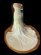 Load image into Gallery viewer, Casablanca &#39;2037&#39; wedding dress size-12 PREOWNED

