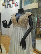 Load image into Gallery viewer, Unbranded, custom made &#39;Not applicable &#39; wedding dress size-02 NEW
