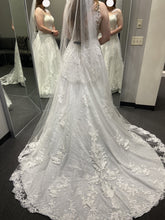 Load image into Gallery viewer, Mori Lee &#39;2130&#39; wedding dress size-12 PREOWNED
