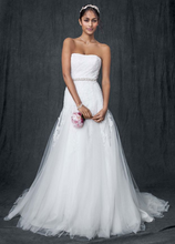 Load image into Gallery viewer, David&#39;s Bridal &#39;Strapless Tulle A-line&#39; size 12 new wedding dress front view on model
