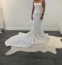 Load image into Gallery viewer, Alyssa Kristin &#39;Natalie&#39; wedding dress size-08 PREOWNED
