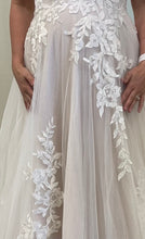 Load image into Gallery viewer, unknown &#39;BB Private Label 2111 Leah Ivory/Blush 10-0484B&#39; wedding dress size-12 NEW
