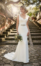 Load image into Gallery viewer, Essence of Australia &#39;Modern Classic&#39; size 0 used wedding dress front view on model
