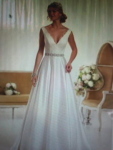 Essence of Australia '1943' size 12 new wedding dress front view on model