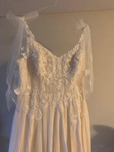 Floravere 'M. Evans' wedding dress size-10 PREOWNED