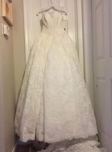 Load image into Gallery viewer, Vera Wang White &#39;VW351372&#39; wedding dress size-00 NEW
