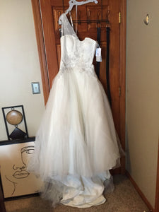 Oleg Cassini 'Megan Bross' wedding dress size-08 NEW