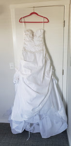David's Bridal 'T9669' wedding dress size-06 NEW