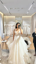 Load image into Gallery viewer, Pronovias &#39;Thalia&#39; wedding dress size-04 NEW
