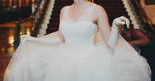 Load image into Gallery viewer, White by Vera Wang &#39;Tulle Wedding Gown&#39; wedding dress size-10 PREOWNED
