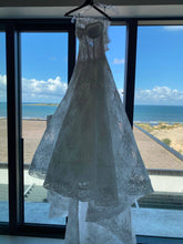 Load image into Gallery viewer, Monique Lhuillier &#39;Alexandra&#39; wedding dress size-02 PREOWNED
