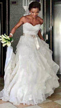 Load image into Gallery viewer, Paloma Blanca &#39;don&#39;t know&#39; wedding dress size-04 PREOWNED
