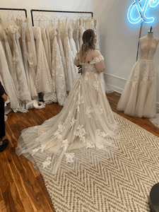 Madi Lane 'Elora' wedding dress size-14 NEW