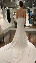 Load image into Gallery viewer, Calla Blanche &#39;Column/ Sheath &#39; wedding dress size-06 PREOWNED
