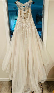 Maggie Sottero 'Olivia' wedding dress size-10 PREOWNED