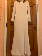 Load image into Gallery viewer, Pronovias &#39;Radley&#39; wedding dress size-06 SAMPLE

