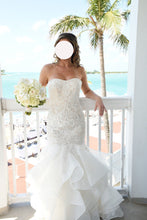 Load image into Gallery viewer, Oleg Cassini &#39;Scroll Lace Trumpet&#39; wedding dress size-06 PREOWNED
