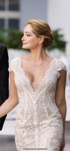 Load image into Gallery viewer, Monique Lhuillier &#39;Arden&#39; wedding dress size-04 PREOWNED

