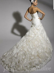 Jacquelin Exclusive '19881' size 6 new wedding dress back view on model
