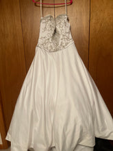 Load image into Gallery viewer, Alfred Angelo &#39;223424467&#39; wedding dress size-12 NEW
