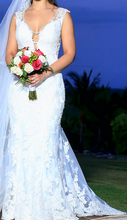 Load image into Gallery viewer, Allure Bridals &#39;9409&#39; wedding dress size-06 PREOWNED
