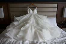 Load image into Gallery viewer, unknown &#39;Ball Gown&#39; wedding dress size-14 PREOWNED
