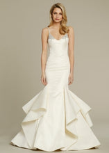 Load image into Gallery viewer, Jim Hjelm &#39;Trumpet&#39; size 12 used wedding dress front view on model
