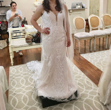 Load image into Gallery viewer, Stella York &#39;6574&#39; size 12 new wedding dress front view on bride

